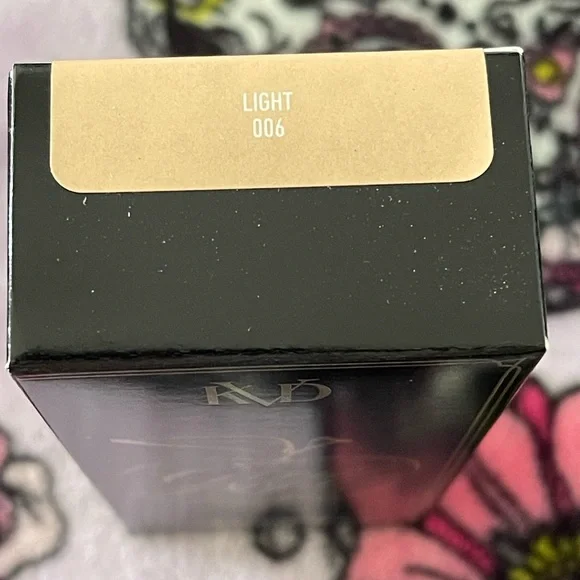 KVD Light 006 GOOD APPLE FULL-COVERAGE TRANSFER-PROOF SERUM FOUNDATION - Picture 3 of 5
